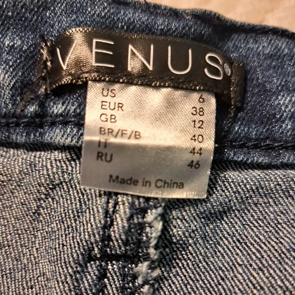Venus Bum Lifter Jeans - Picture 2 of 10